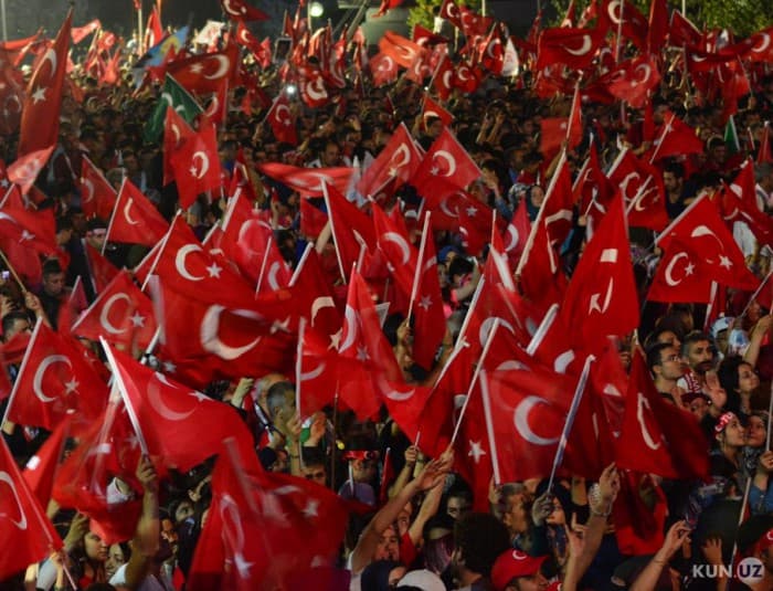 Fotoreportaj: Turkiya bo‘ylab 15 iyul voqealari bir yilligi nishonlandi