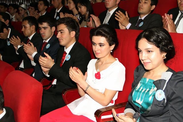Imomali Rahmon Tojikistonda 2017 yilni Yoshlar yili deb e'lon qildi