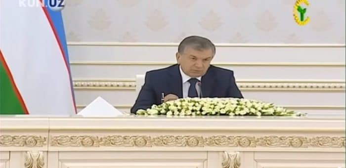 Bir sohada uchinchi videoselektor: Prezident dori-darmon ta'minotidagi muammolarni hal qilishga topshiriq berdi