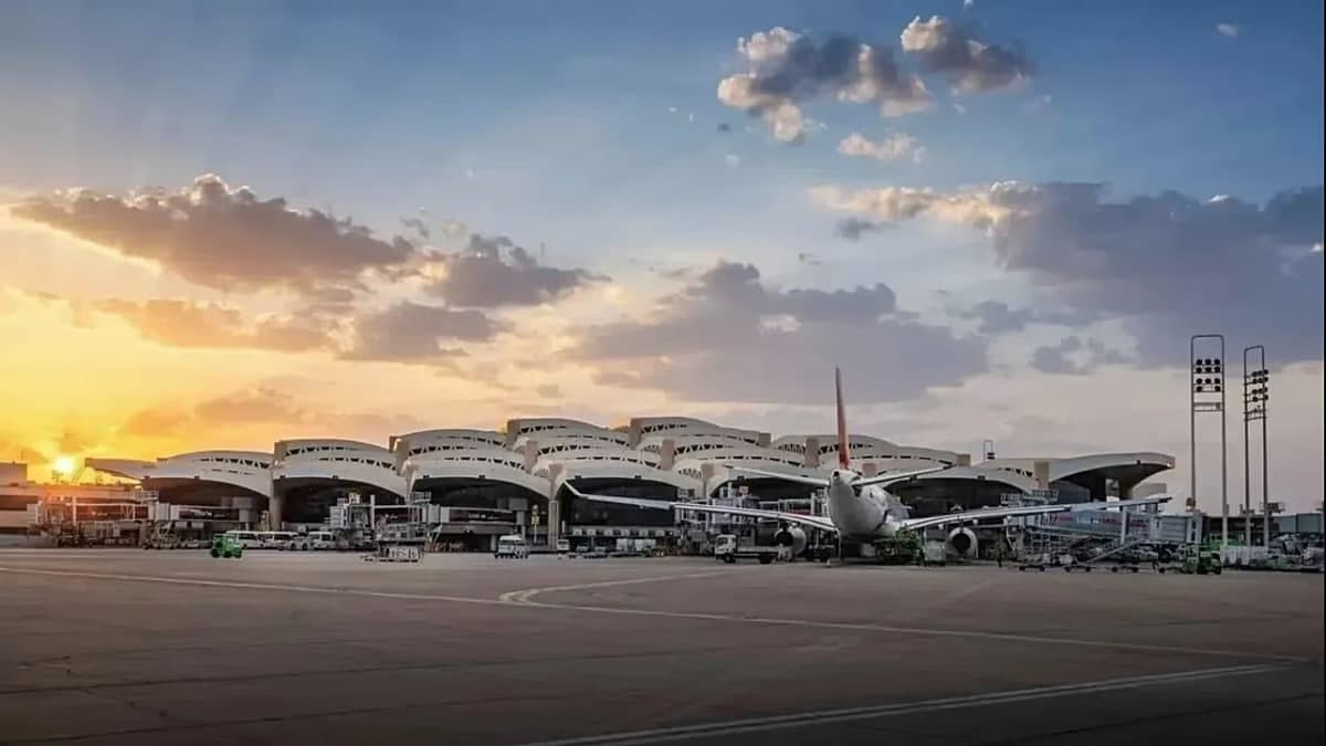 Saudiya Arabistoni aeroportini yopdi va husiychilarga «jiddiy javob» qaytarishni vaʼda qilmoqda