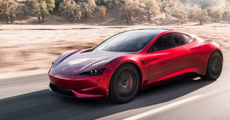 Tesla bir quvvatlanishda 1000 km yura oladigan modelni taqdim qildi