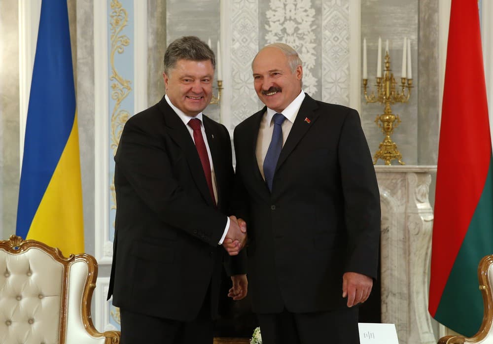 Poroshenko "Belavia" samolyoti bilan yuz bergan voqea uchun Belarus prezidentidan uzr so‘radi  
