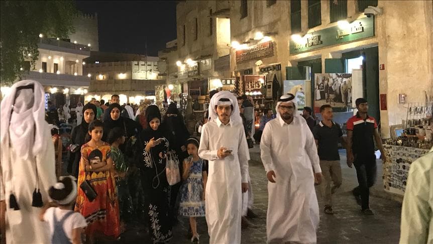 Qatarliklar sanksiyalarga qanday munosabat bildirshmoqda?