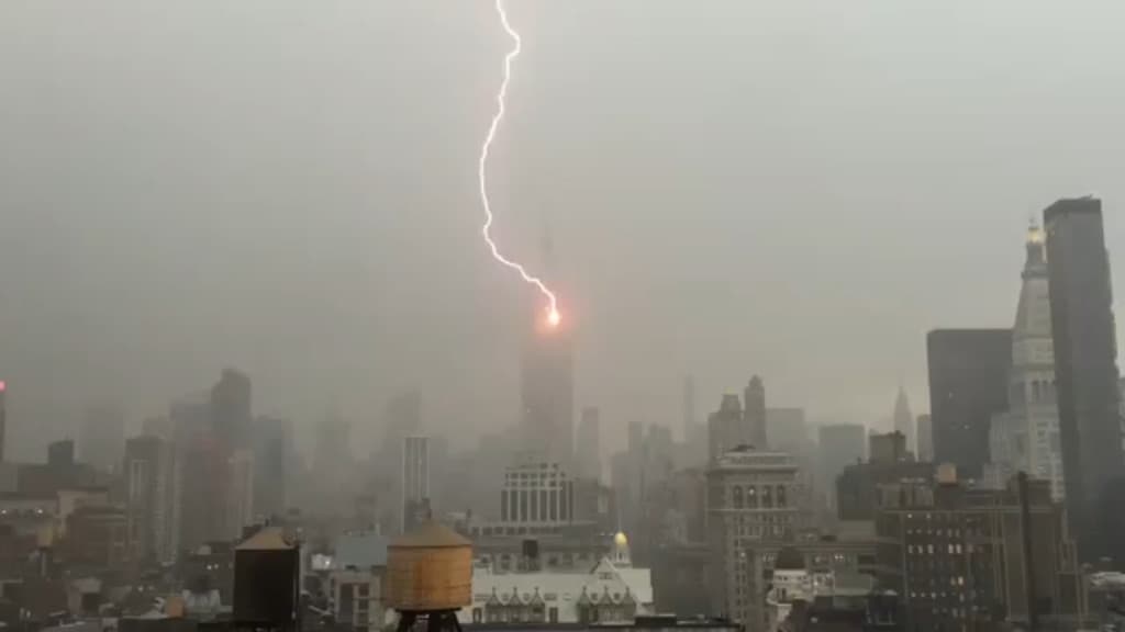 Empire State Building binosini yashin urdi