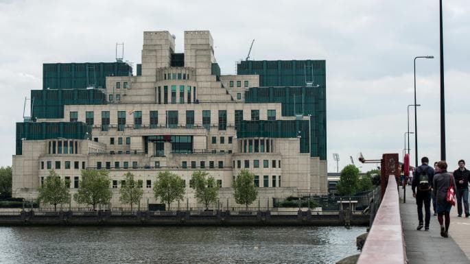 ОАВ: Британиянинг MI6 ташкилоти террорчилик билан курашда минглаб жосуслар йиғмоқда