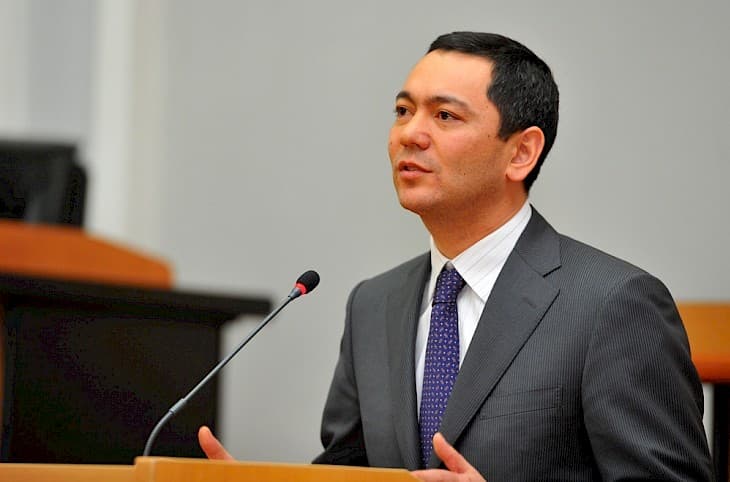 Omurbek Babanov «Respublika - Ata Jurt» fraksiyasi rahbarligini tark etdi