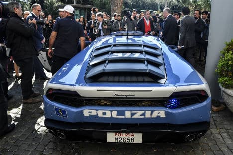 Италия полицияси янги, ўта тезкор Lamborghini’ни олди