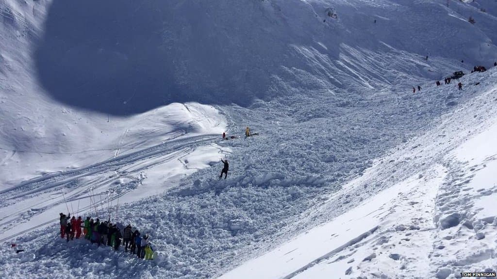 Qor ko‘chkisi tufayli 9 nafar chang‘ichi Alp tog‘larida qolib ketdi