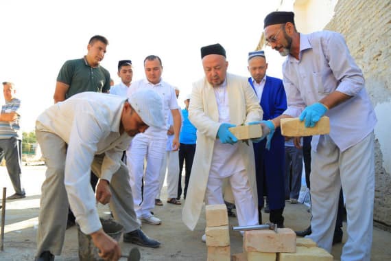 “Suzuk ota” jome' masjidining birinchi g‘ishti qo‘yildi 