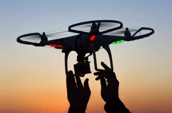 O‘zbekiston bojxonachilari noqonuniy olib o‘tilayotgan dronlar va lazer ruchkalarni musodara qilishdi