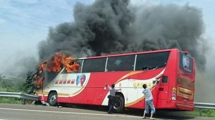 Tayvanda sayyohlik avtobusi ishtirokidagi yirik YTH sodir bo‘ldi