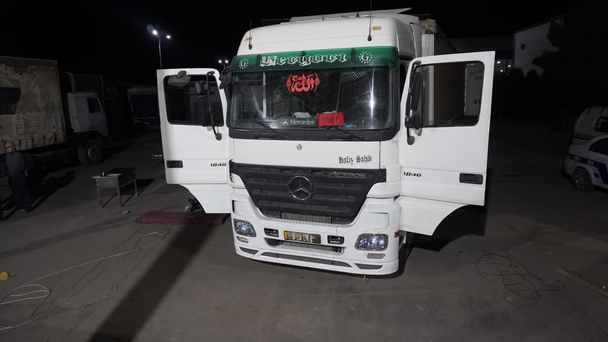 Customs officers foil attempt to smuggle over 52.5 kg of drugs from Afghanistan