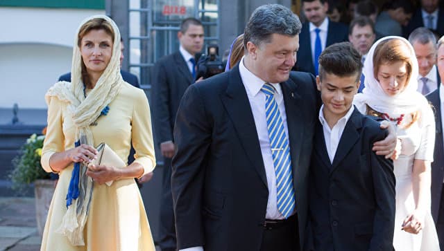 Poroshenkoning o‘g‘li Russia yozuvi tushirilgan futbolka tufayli tanqidga uchradi