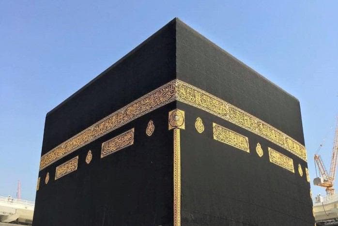 Ka'baning mashhur qora yopinchiq dizayni yangilandi (suratlar)