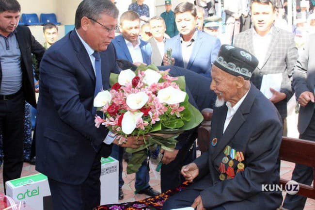Andijon viloyati hokimi hududdagi 83 nafar ikkinchi jahon urushi qatnashchisi hamda  mehnat faxriylarini yo‘qlab bordi