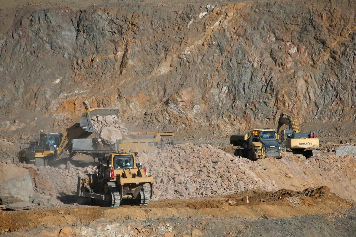 Government raises minimum auction prices for mineral extraction rights