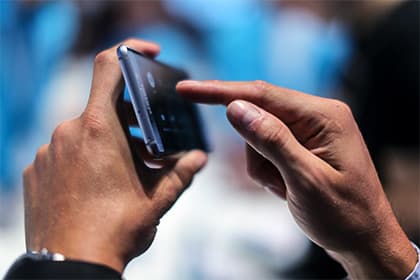 Samsung Siri'нинг "қотил"ини намойиш этди