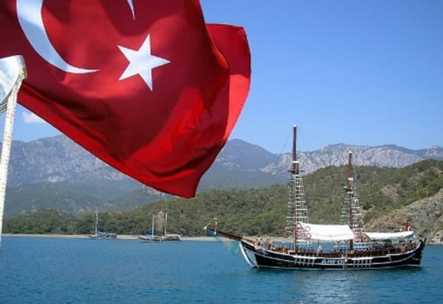 Turkiya 2017 yilda turizmdan qancha daromad olishi mumkinligi ma'lum qilindi 