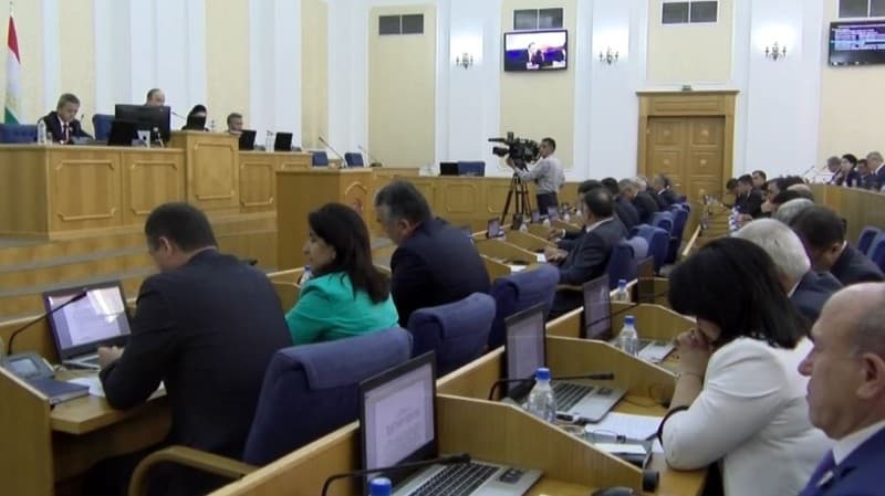 Tojikiston parlamenti diniy partiyalar tashkil etishga taqiqni qonuniylashtirdi