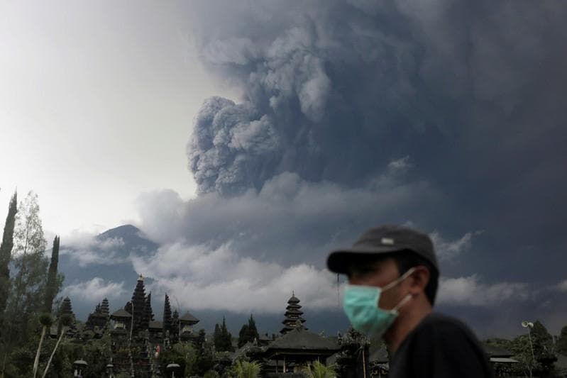 Agung vulqoni otildi. Balida xalqaro aeroport yopildi