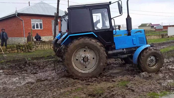 Tojikiston fuqarosi traktor «tonirovkasi» tufayli 340 dollarlik jarimaga tortildi