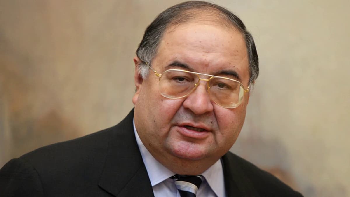 Alisher Usmonov sovg‘alar tarqatishni boshladi