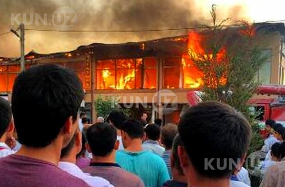 Foto: Sirdaryodagi bozorda yirik yong‘in sodir bo‘ldi