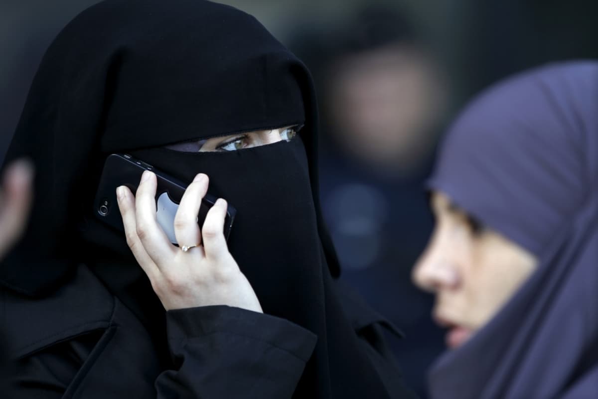 Avstriya hukumati burqa va niqob kiyishni taqiqlashga qaror qildi