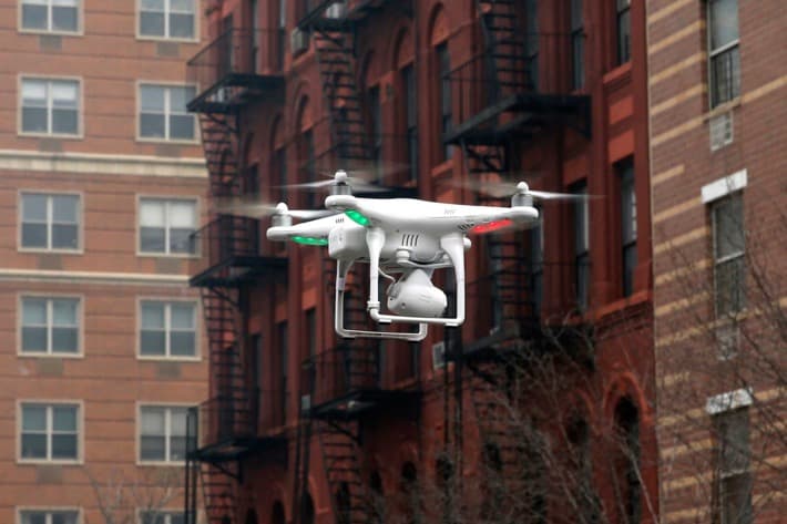 Dron qamoqxonaga telefon va arra tig‘ini yetkazib berdi