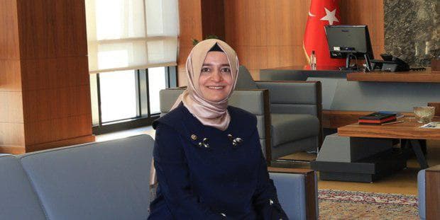 "Havo orqali ruxsat bo‘lmasa, quruqlik orqali": turk vaziri Niderlandiyaga quruqlikdagi transport bilan yetib olmoqchi 