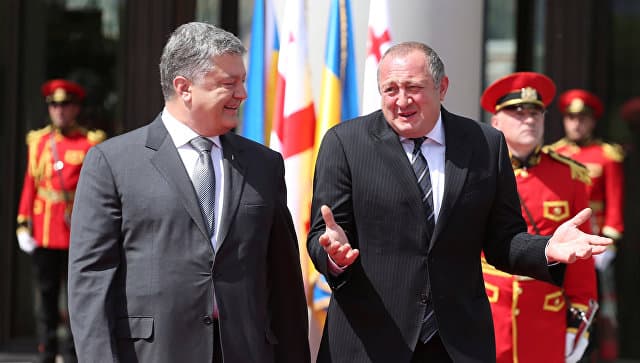Poroshenko Janubiy Osetiya bilan chegaraga bordi