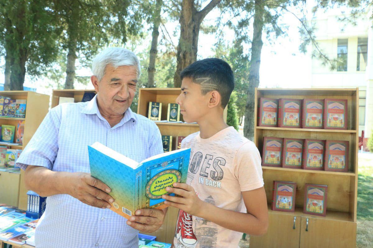 Toshkent viloyatida "Nabiramga bir kitob" aksiyasi o‘tkazildi