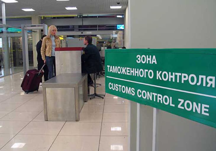Хабаровск аэропортида Ўзбекистондан олиб келинган мевалар олиб қўйилмоқда