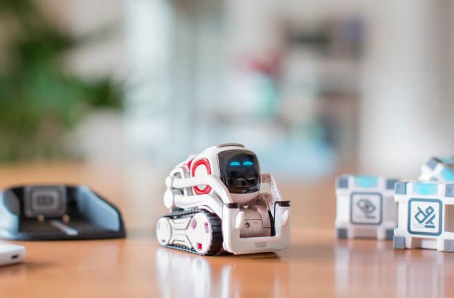 Anki kompaniyasidan quvnoq robot - Cozmo