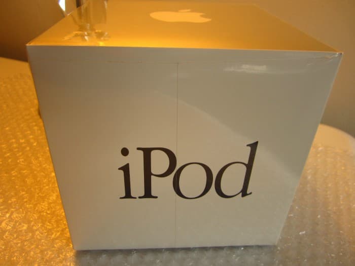Ilk iPod 200 ming dollarga taklif etilmoqda