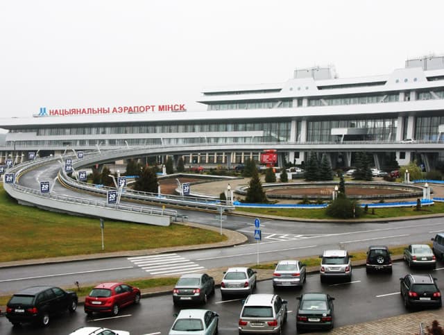 Noqulay ob-havo sabab Minsk aeroportida sakkiz samolyotga zarar yetdi