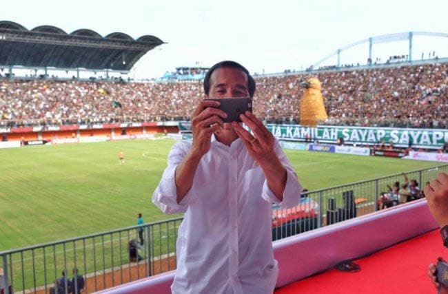 Indoneziya prezidentiga layklar bosing
