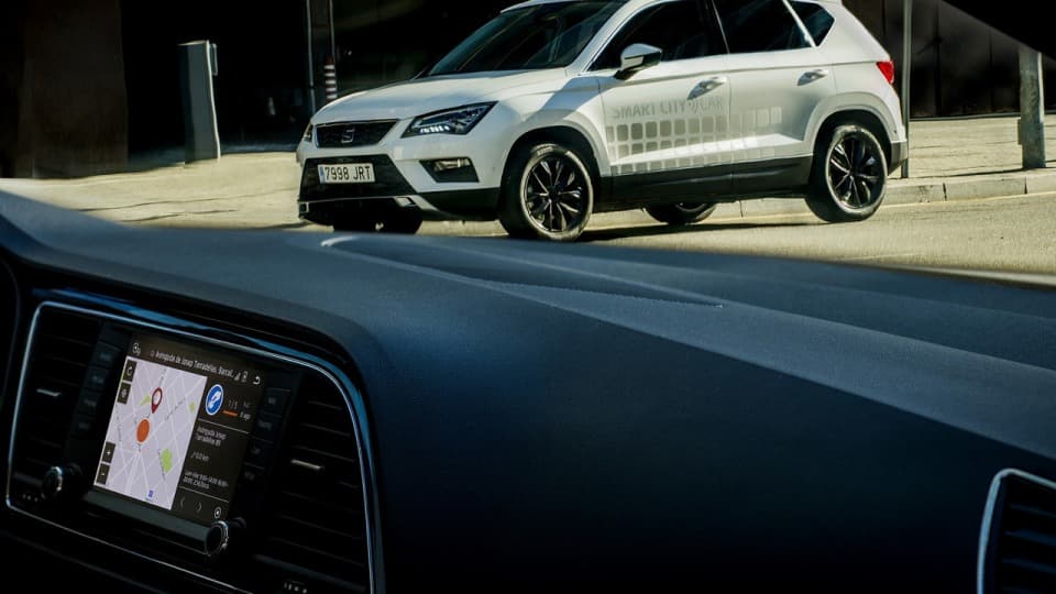 Seat kompaniyasining ilk krossoveri to‘xtash joyini o‘zi qidiradi