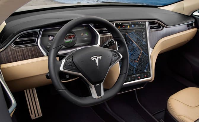 АҚШда Tesla, Ferrari ва McLaren машиналари муаммо сабабли қайтариб олинмоқда