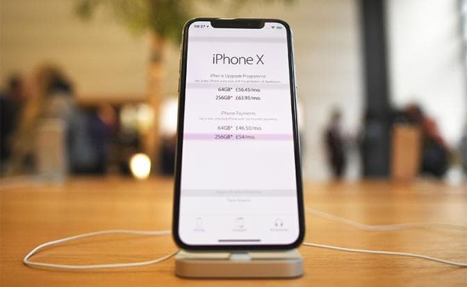 Yangi iPhone X bilan yana bir muammo paydo bo‘ldi