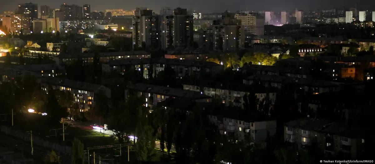 Rossiya zarbasidan soʻng Kiyevning ayrim hududlari elektrsiz qoldi, suv bosimi pasaydi