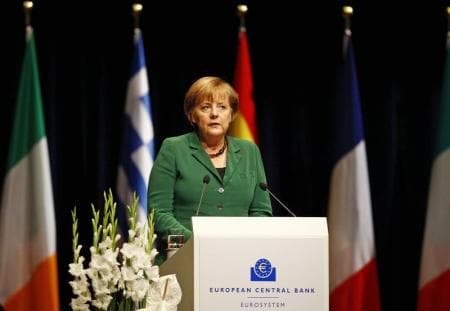 Merkel Tramp maslahatchisining yevro qiymatini atayin pasaytirgani haqidagi aybloviga javob qaytardi
