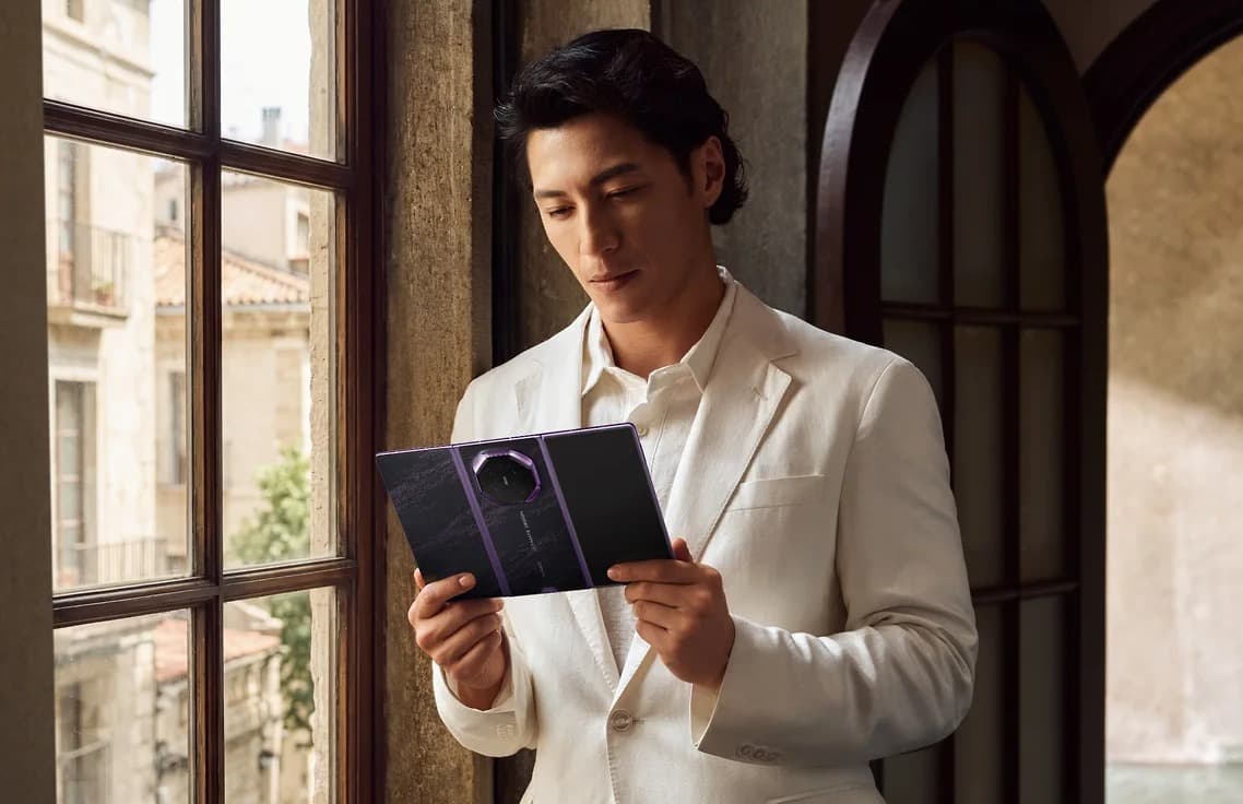 Huawei uch buklanadigan ilk smartfonini taqdim etdi