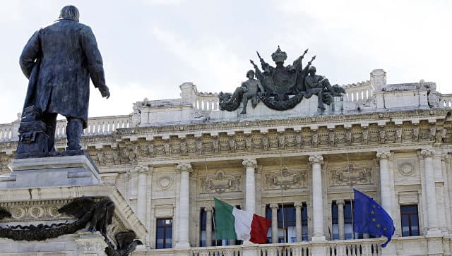 Italiya prezidenti siyosiy inqirozdan chiqish yo‘llarini izlamoqda