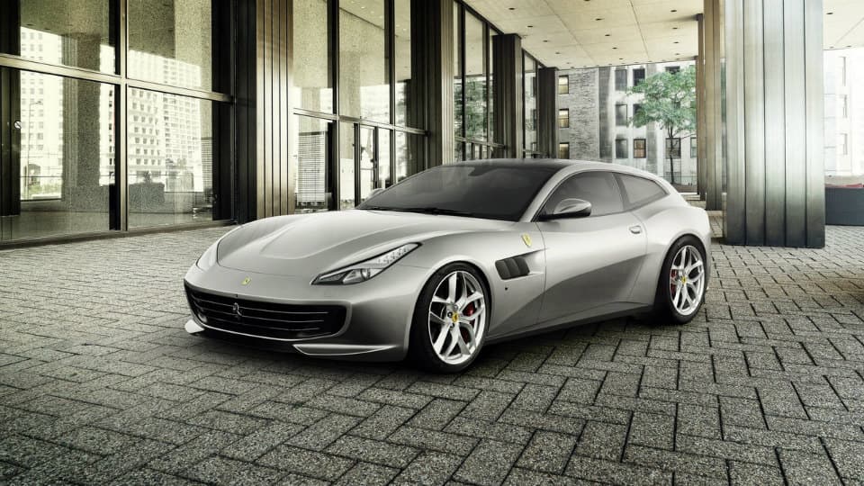 Ferrari birinchi to‘rt o‘rindiqli turbomotorli superkarni taqdim qildi