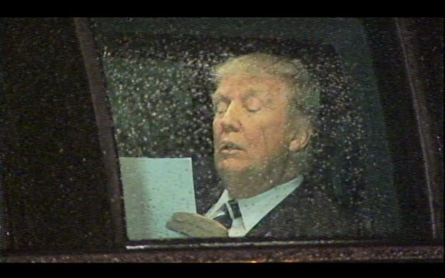 Video: Donald Tramp limuzinda o‘z nutqini yod olmoqda