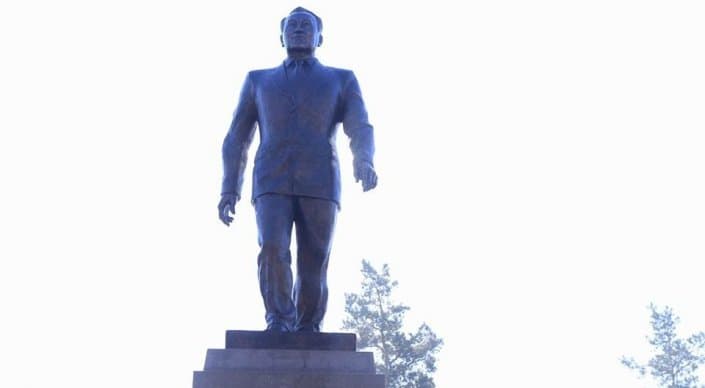 Qozog‘istonda Nursulton Nazarboyev haykali ochildi (Video)