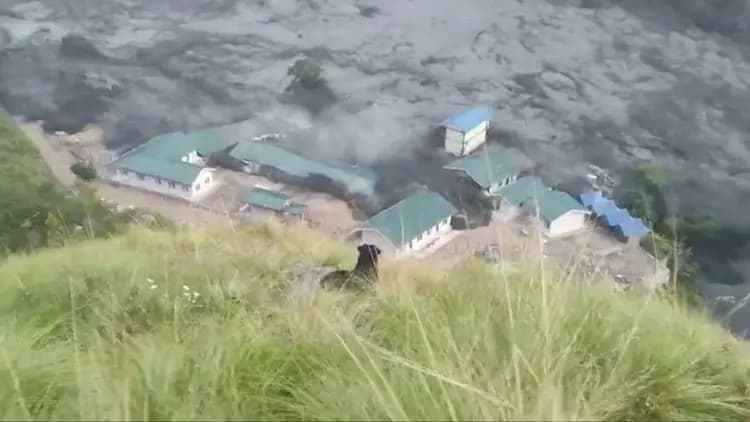 Жители районов вдоль реки Будхи Гандаки в Непале эвакуированы из-за внезапного наводнения