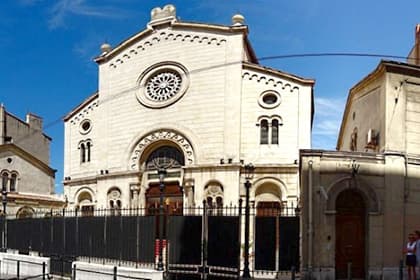 Fransiyada musulmonlar sinagogani sotib olishdi