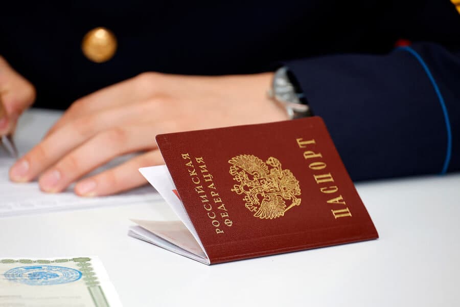 Sudlanganligi bo‘lgan migrantlarga Rossiya fuqaroligini olish taqiqlandi
